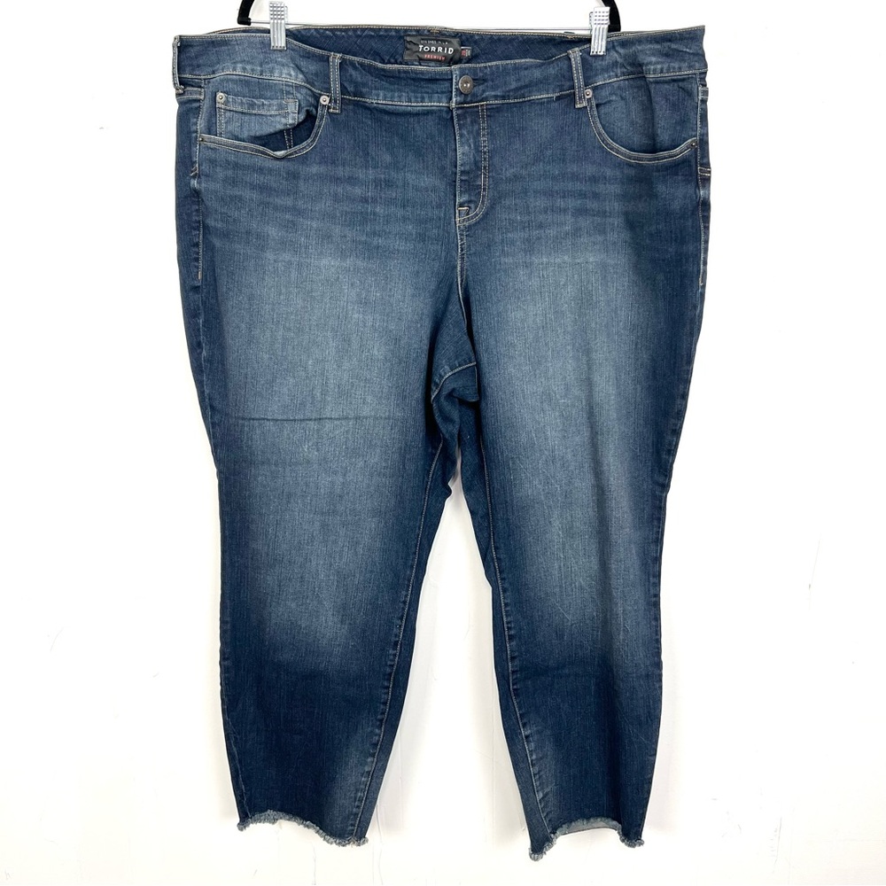 Torrid Boyfriend Crop Frayed Hem Jeans‎ Plus Size 28